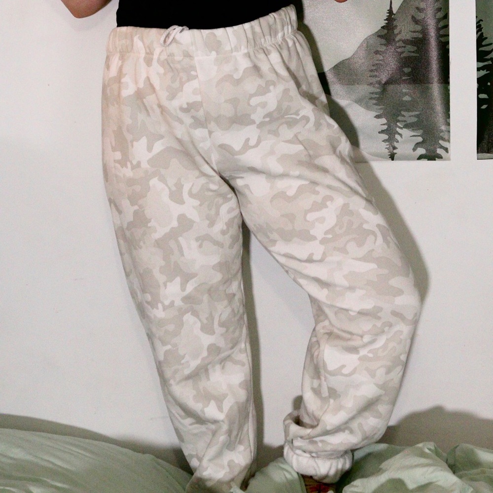 THE NIKI ORIGINAL IN WHITE CAMO SWEATPANTS